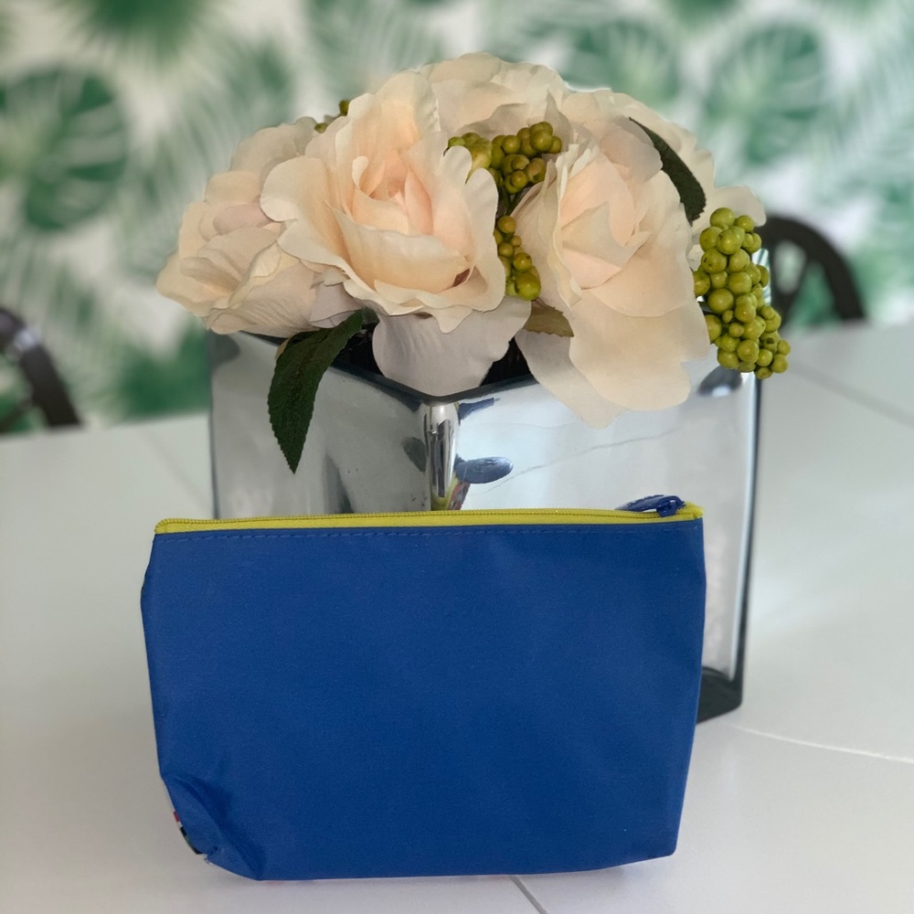 Retro Makeup Case - Picture 2 of 3